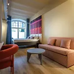 Club Tampereen Kehraeaemoe Otel Tampere