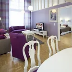 Club Tampereen Kehraeaemoe ホテル