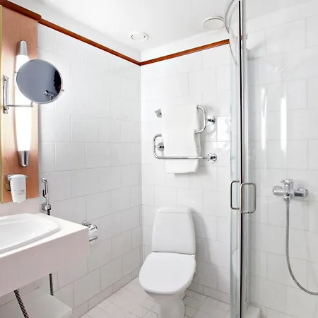 Club Tampereen Kehraeaemoe 4* Тампере