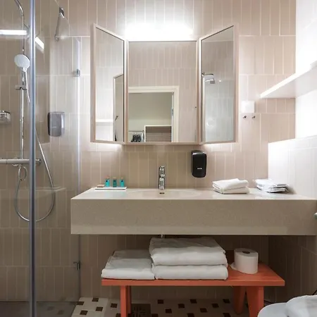 Hotel Club Tampereen Kehraeaemoe