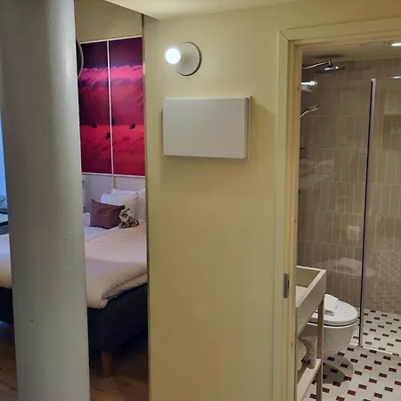 Club Tampereen Kehraeaemoe Hotel