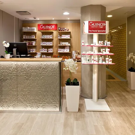 Club Tampereen Kehraeaemoe ホテル