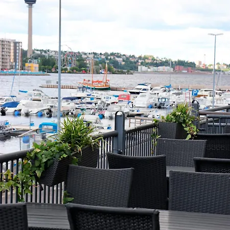 ホテル Club Tampereen Kehraeaemoe タンペレ