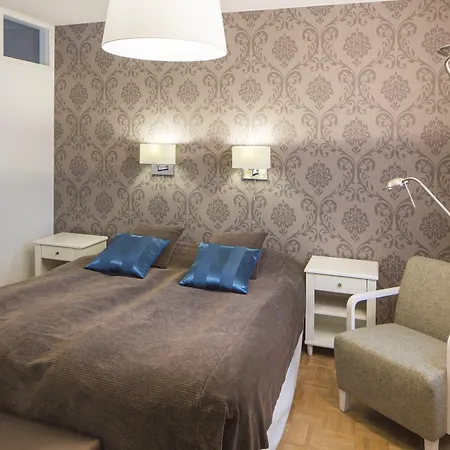 Club Tampereen Kehraeaemoe ホテル