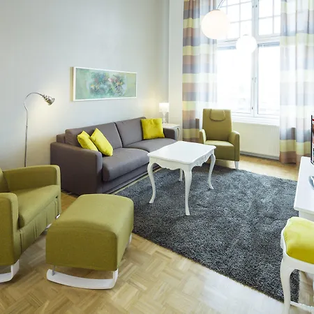 Club Tampereen Kehraeaemoe ホテル