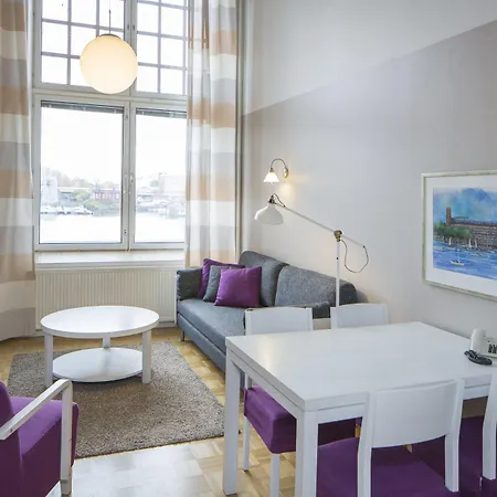 Hotel Club Tampereen Kehraeaemoe
