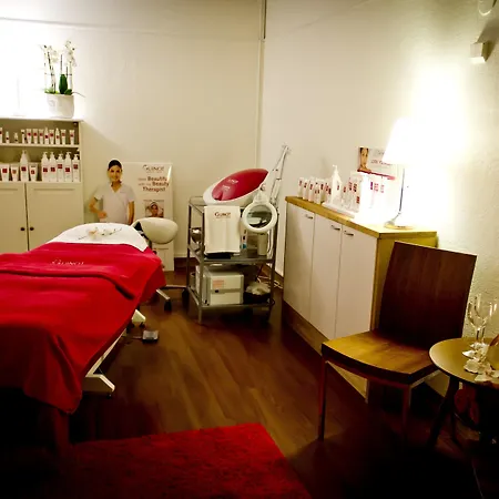 Club Tampereen Kehraeaemoe ホテル