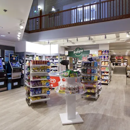 Club Tampereen Kehraeaemoe ホテル