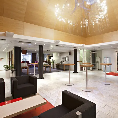 Hotel Club Tampereen Kehraeaemoe