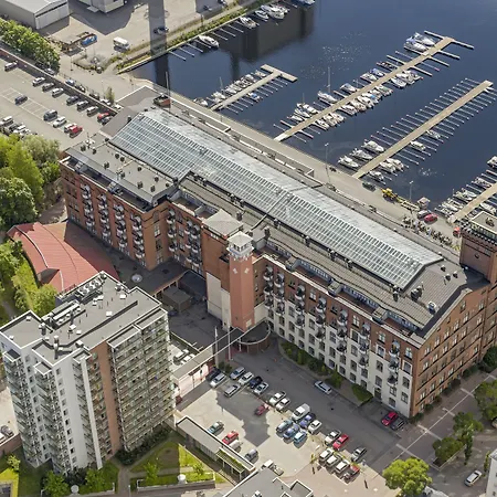 Club Tampereen Kehraeaemoe ホテル 4*