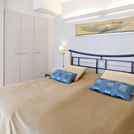 Club Tampereen Kehraeaemoe Hotel