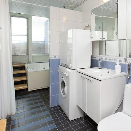 Club Tampereen Kehraeaemoe 4* Тампере