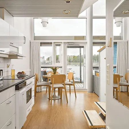 Hotel Club Tampereen Kehraeaemoe 4*