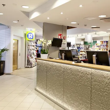 מלון Club Tampereen Kehraeaemoe 4*