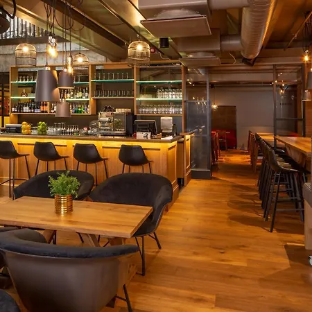 Club Tampereen Kehraeaemoe ホテル タンペレ