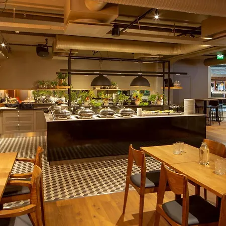 Hotel Club Tampereen Kehraeaemoe