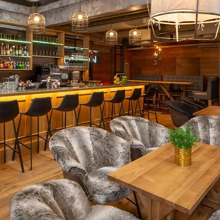 Club Tampereen Kehraeaemoe Hotel