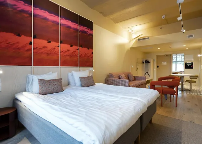 Club Tampereen Kehraeaemoe 4* تامبير