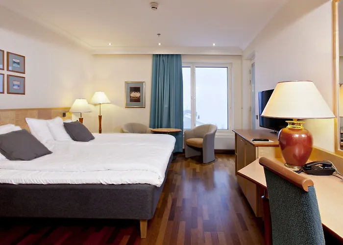 فندق Club Tampereen Kehraeaemoe 4*