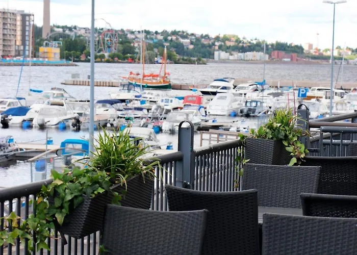 فندق Club Tampereen Kehraeaemoe تامبير