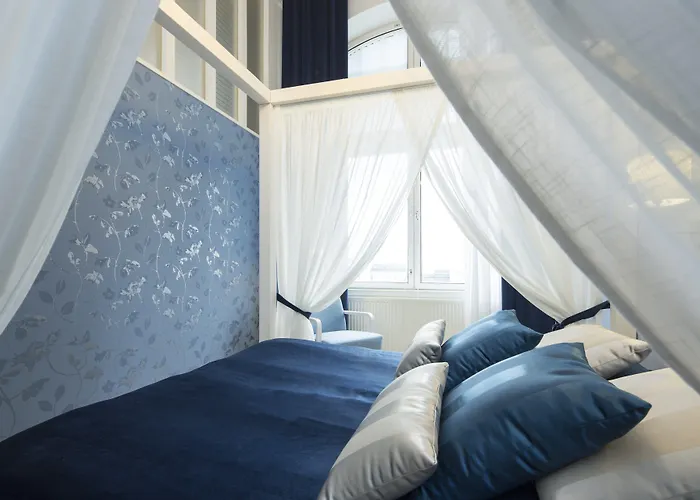 Club Tampereen Kehraeaemoe 4* تامبير