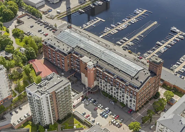 Club Tampereen Kehraeaemoe فندق 4*