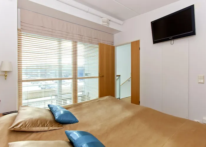 Club Tampereen Kehraeaemoe فندق 4*