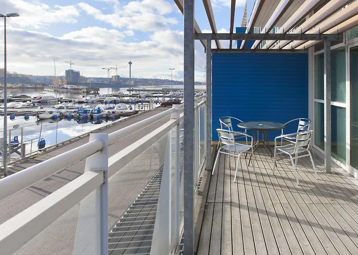 Club Tampereen Kehraeaemoe 4*